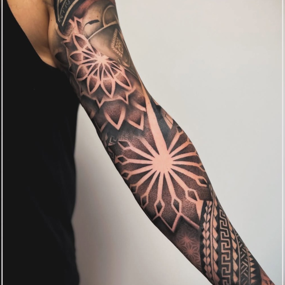 Tatuaż w stylu dotwork — studio Mannaz Jelenia Góra