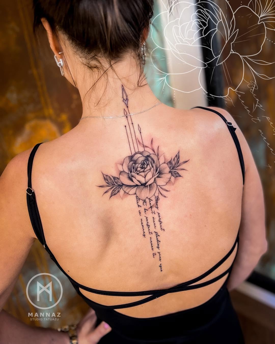 Tatuaż w technice dotwork z fakturą zbudowaną tysiącami precyzyjnych kropek — Mannaz Studio Tatuażu, Jelenia Góra